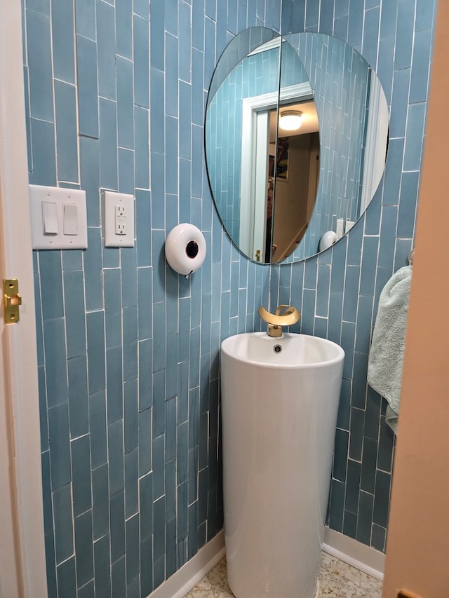 2914 Sue Mack Dr, Columbus, GA 31906 - bathroom featuring tile walls