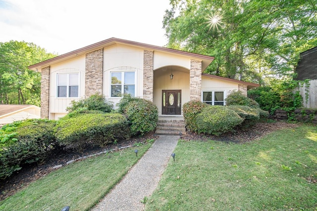 view of front facade featuring a front lawn and brick siding