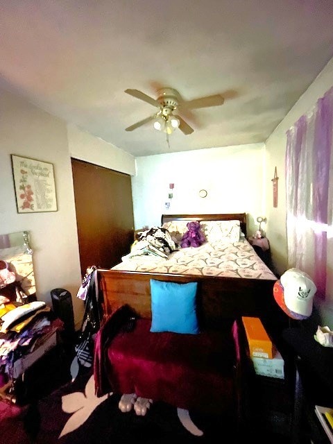 bedroom with a ceiling fan