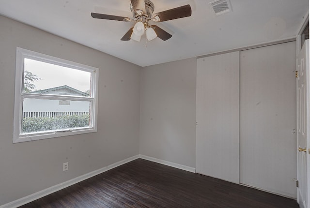 spare room with dark hardwood / wood-style floors and ceiling fan