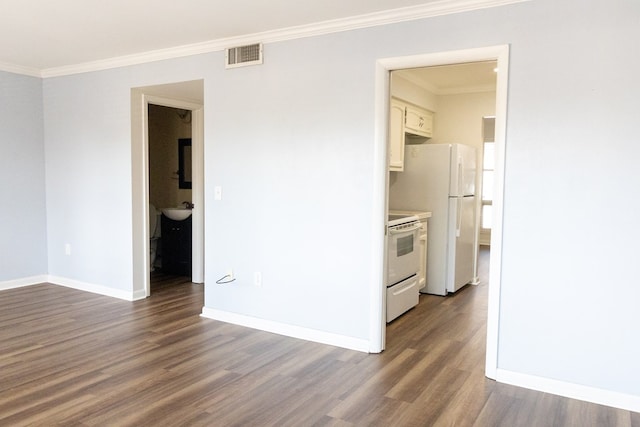 empty room featuring crown molding, dark hardwood / wood-style flooring, and sink