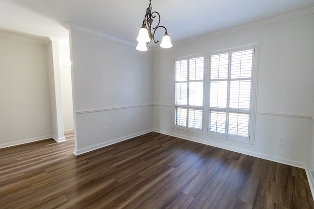 spare room featuring an inviting chandelier, ornamental molding, and dark hardwood / wood-style flooring