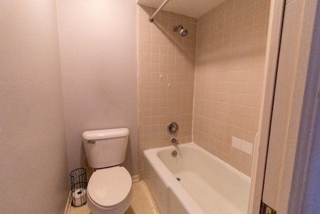 bathroom with toilet and tiled shower / bath combo