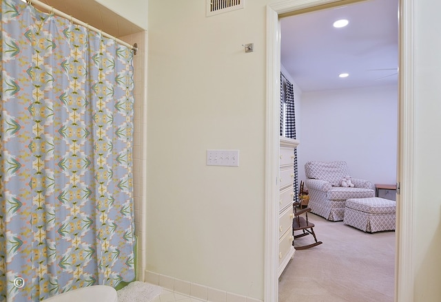 bathroom with visible vents, a shower with curtain, and recessed lighting