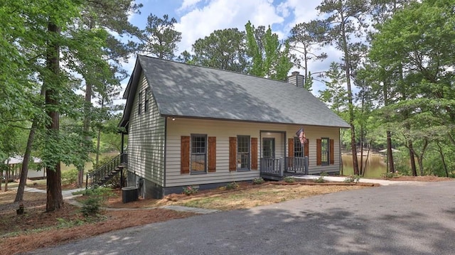 view of front facade with a porch