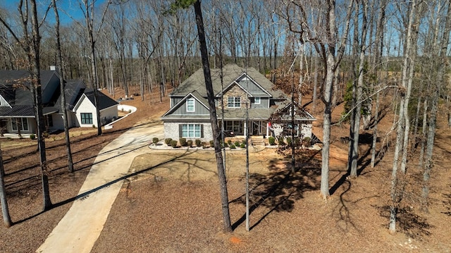 view of front of property featuring fence and dirt driveway