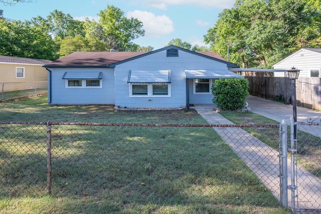 view of front of house with a gate and concrete driveway