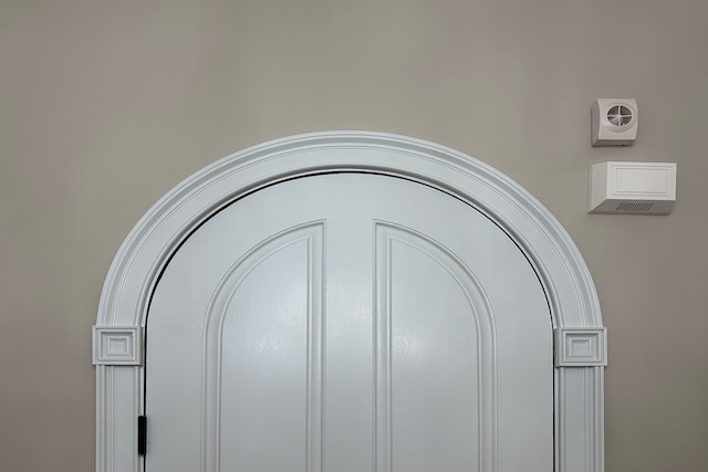 2708 Sawgrass Ln, Phenix City, AL 36867 - room details with arched walkways