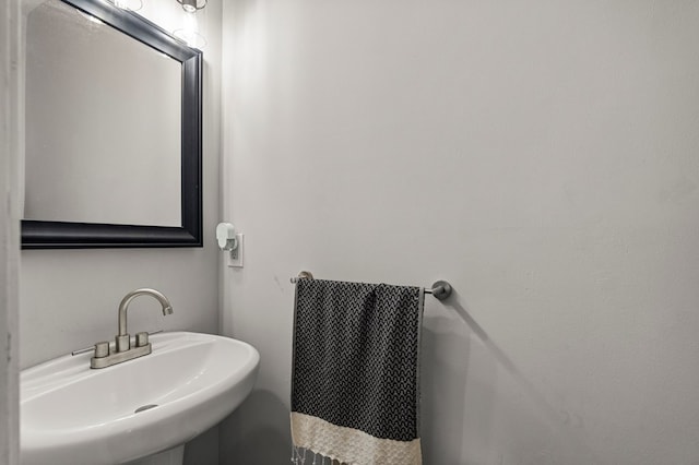 917 Dawkins Ct, Phenix City, AL 36867 - bathroom with a sink