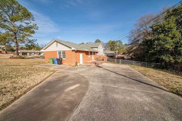 view of front of home with a front lawn