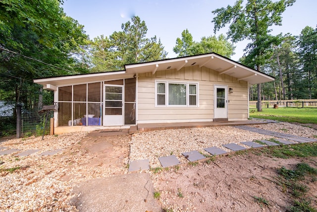 22 Oak Dr, Pine Mountain, GA 31822 - ranch-style house featuring a sunroom and board and batten siding