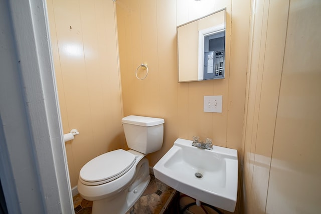 22 Oak Dr, Pine Mountain, GA 31822 - half bathroom featuring toilet and a sink