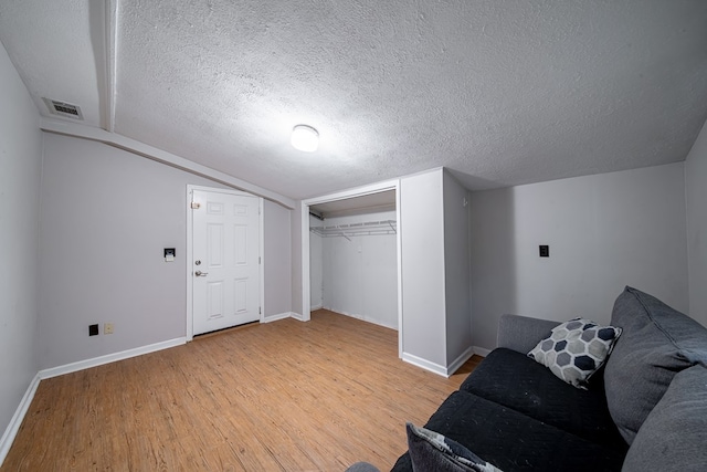 22 Oak Dr, Pine Mountain, GA 31822 - unfurnished bedroom with a textured ceiling, light wood-style flooring, vaulted ceiling, and a closet