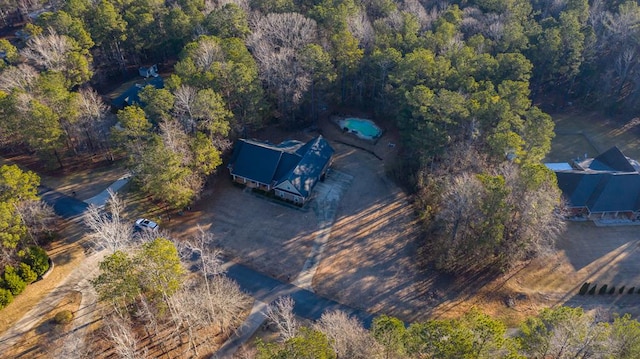 bird's eye view featuring a wooded view