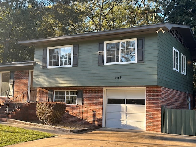 view of front facade featuring a garage