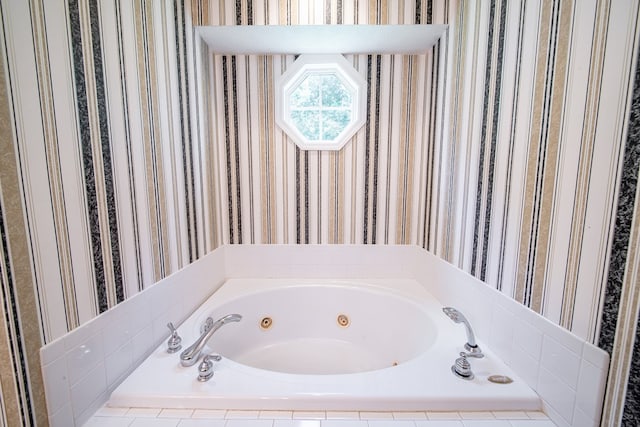 177 Wright Rd, Pine Mountain, GA 31822 - full bathroom with wallpapered walls and a jetted tub