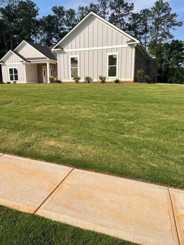 8033 Splendor Way, Columbus, GA 31904 - view of front facade featuring board and batten siding and a front yard