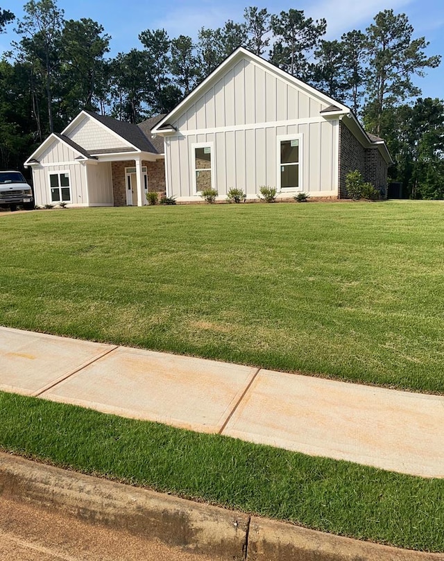 8033 Splendor Way, Columbus, GA 31904 - view of front facade with board and batten siding and a front lawn