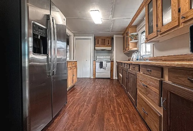 kitchen with dark wood finished floors, range with electric stovetop, brown cabinetry, a sink, and stainless steel fridge with ice dispenser