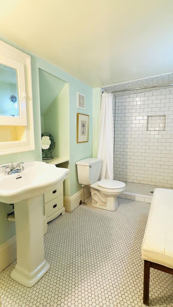 201 7th St, Columbus, GA 31901 - bathroom featuring a tile shower and tile patterned floors