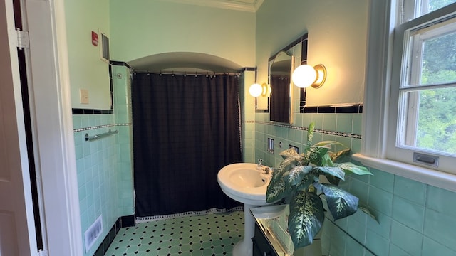 201 7th St, Columbus, GA 31901 - full bath featuring tile walls, crown molding, a shower with curtain, and a wainscoted wall