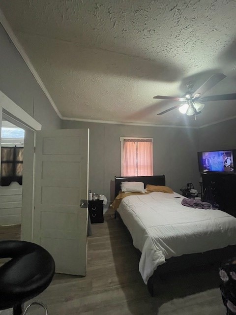 bedroom with ornamental molding, a textured ceiling, ceiling fan, and lofted ceiling