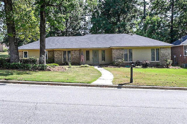 single story home with a front lawn