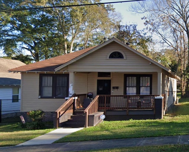 204 E Oak St, Tuskegee, AL 36083 - bungalow featuring covered porch