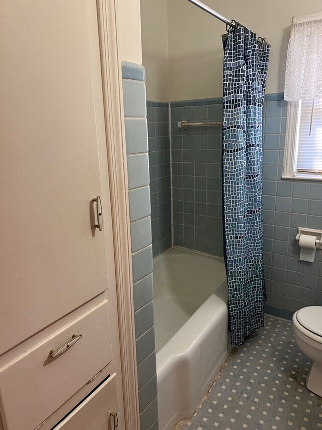 4332 Fay Dr, Columbus, GA 31907 - full bath featuring tile walls, toilet, vanity, and shower / bathtub combination with curtain