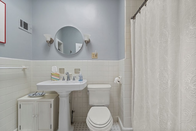 1809 Carter Ave, Columbus, GA 31906 - full bath with tile walls, wainscoting, and curtained shower
