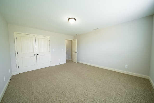 unfurnished bedroom with carpet flooring and a closet