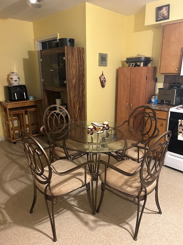 5027 Abbott Ave, Columbus, GA 31904 - view of dining room