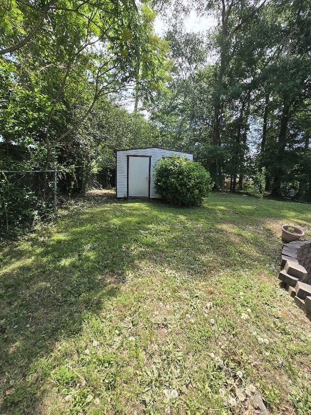 4044 Castlewood Pkwy, Columbus, GA 31907 - view of yard with a shed and an outdoor structure