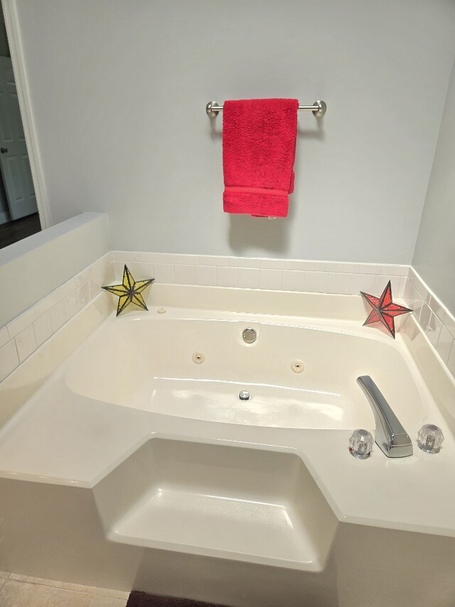 4044 Castlewood Pkwy, Columbus, GA 31907 - bathroom featuring a tub with jets