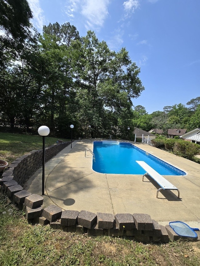 4044 Castlewood Pkwy, Columbus, GA 31907 - swimming pool featuring a diving board and a patio area