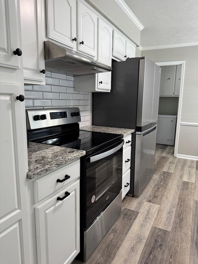 4901 Willowbrook Dr, Columbus, GA 31909 - kitchen featuring stainless steel range with electric stovetop, under cabinet range hood, ornamental molding, light wood-type flooring, and white cabinetry
