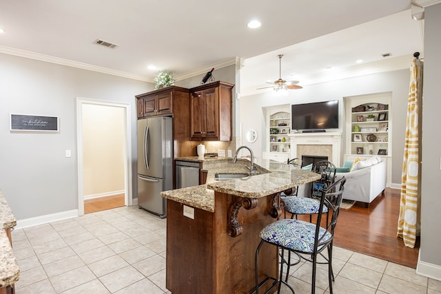 kitchen with visible vents, a ceiling fan, a sink, appliances with stainless steel finishes, and light tile patterned flooring