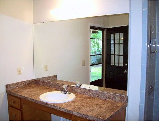 920 Ashland Ave, Columbus, GA 31907 - full bath with vanity and an enclosed shower