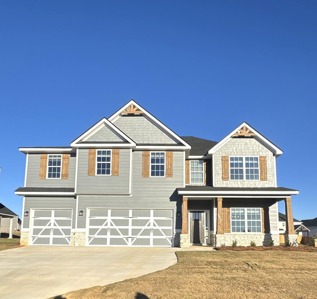 craftsman house featuring a garage