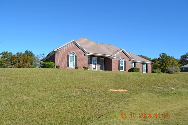 ranch-style home featuring a front yard