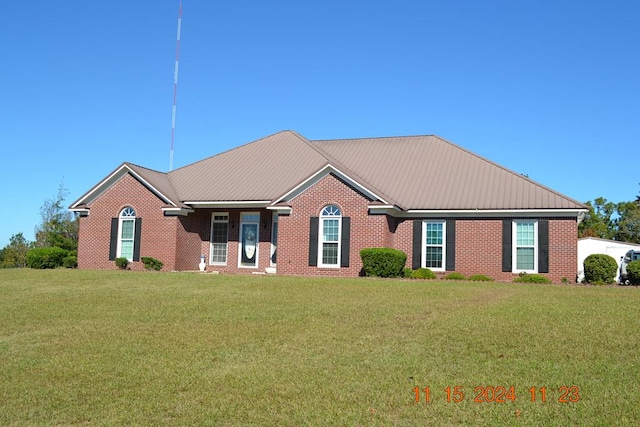 ranch-style house featuring a front lawn