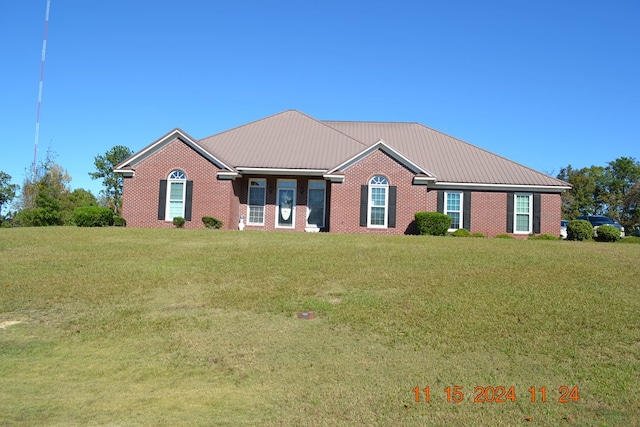 ranch-style house featuring a front lawn