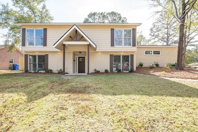 view of front facade featuring a front yard