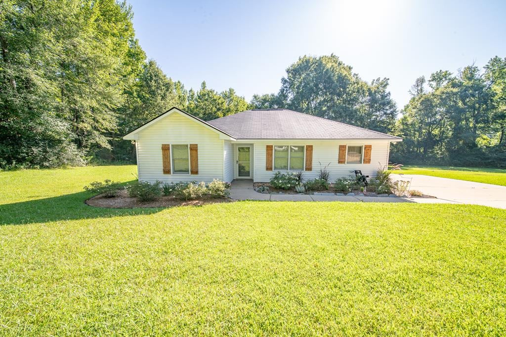 187 Waverly Cir, Waverly Hall, GA 31831 - photo 1