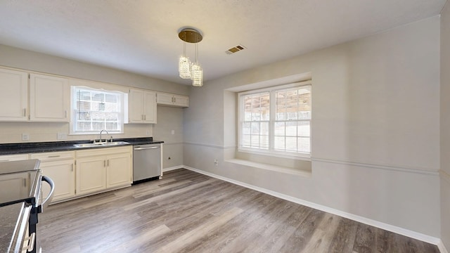 kitchen featuring sink, decorative light fixtures, light hardwood / wood-style flooring, electric range, and stainless steel dishwasher