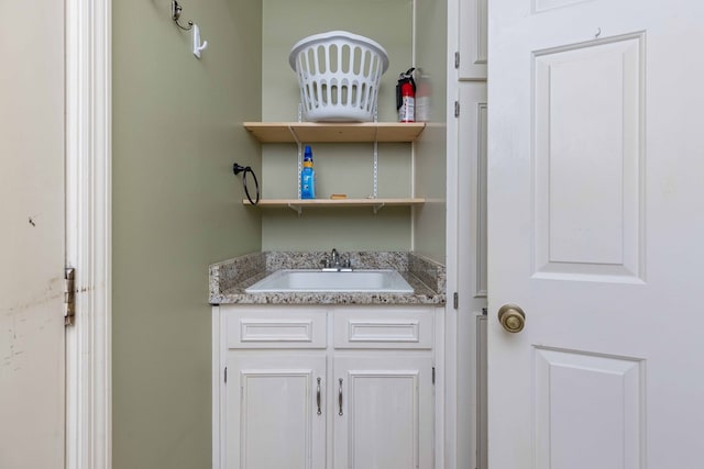 6215 Seaton Dr, Columbus, GA 31909 - bar featuring a sink