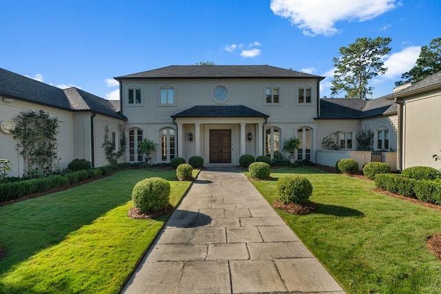 view of front facade with a front yard