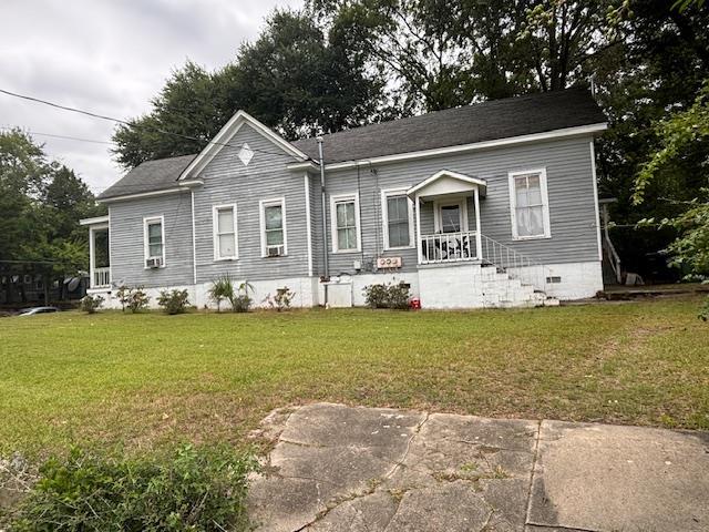 view of front facade with a porch and a front yard