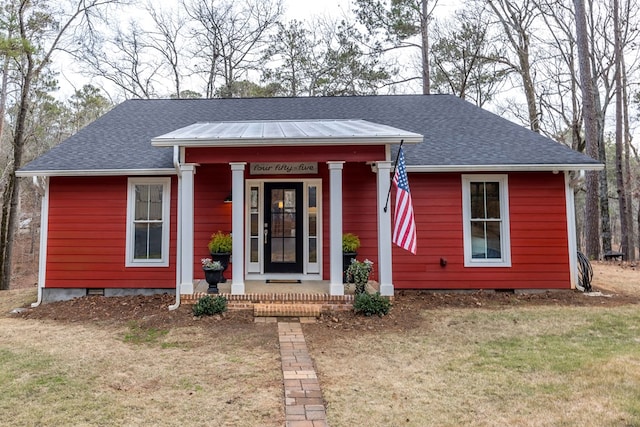 view of front of house with a porch and a front yard