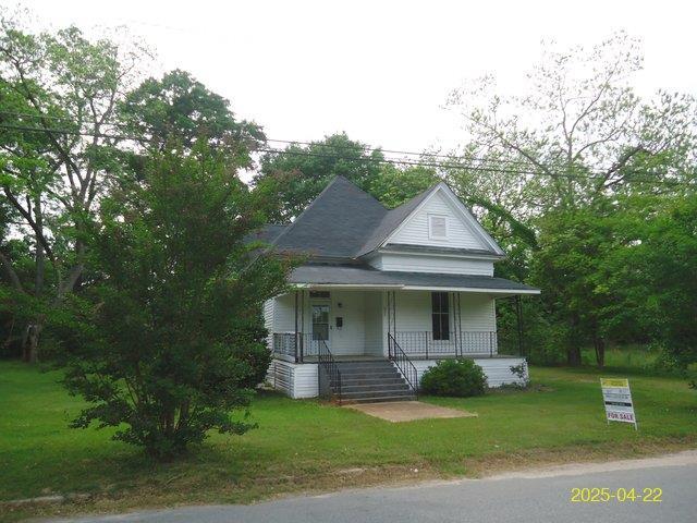 621 Alston St, Richland, GA 31825 - view of front of house featuring covered porch and a front lawn